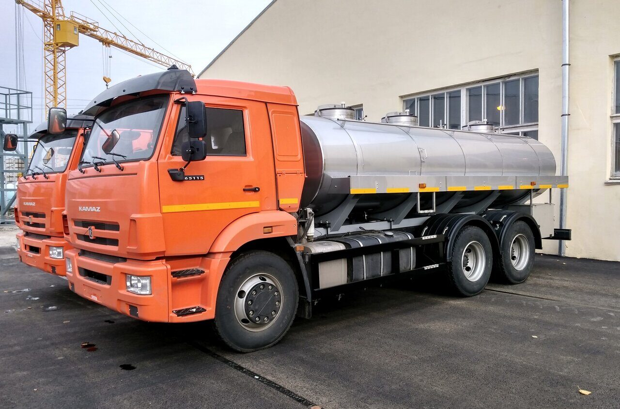 Молоковоз (водовоз) на базе КАМАЗ-65115 (цистерна 10500 л)