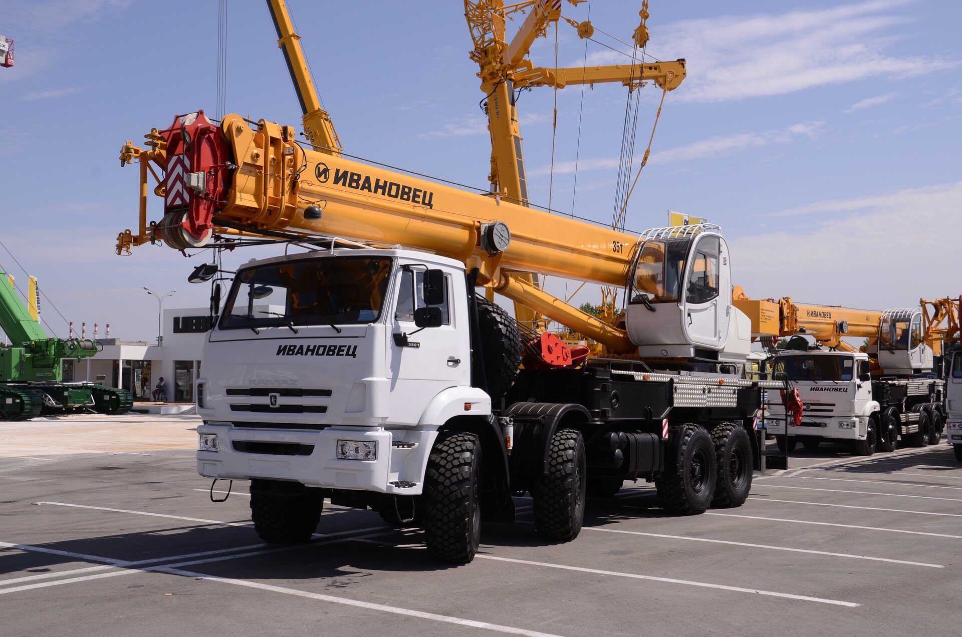 Автокран Ивановец КС-55735-7