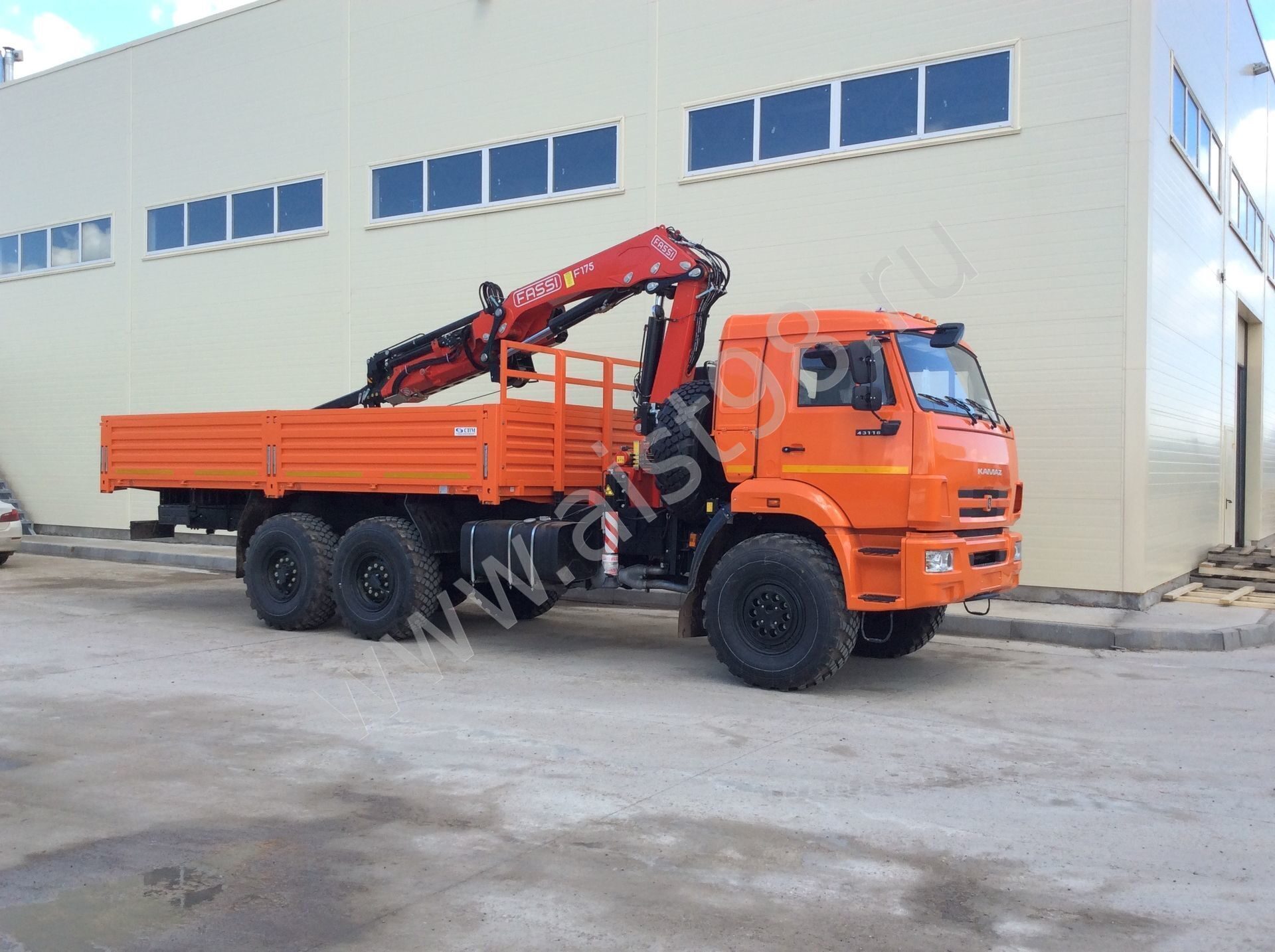 Бортовой КАМАЗ-43118 с КМУ Fassi F175A.0.22