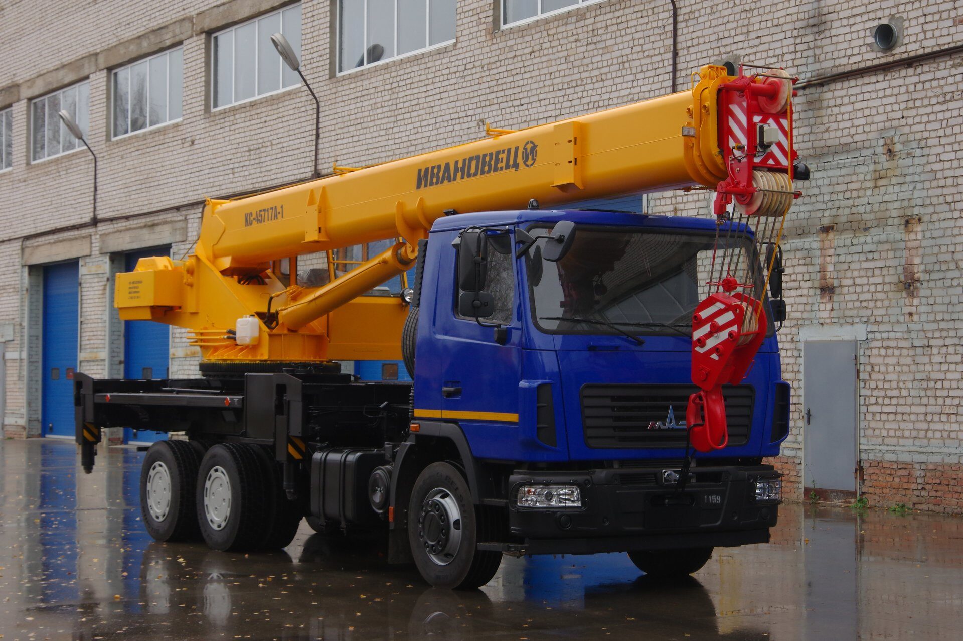 Автокран Ивановец КС-45717А-1В