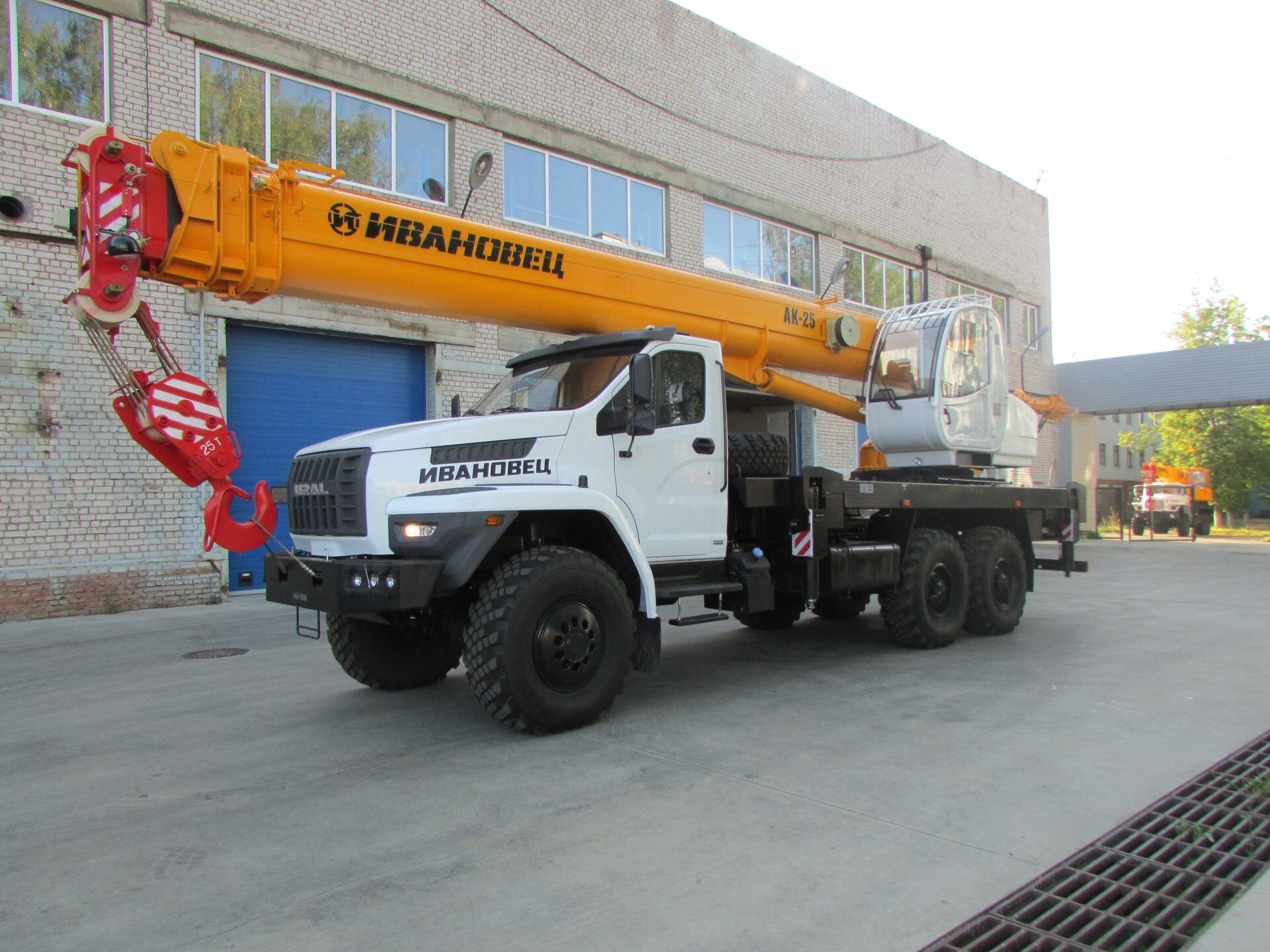Автокран Ивановец КС-45717-2Р AIR