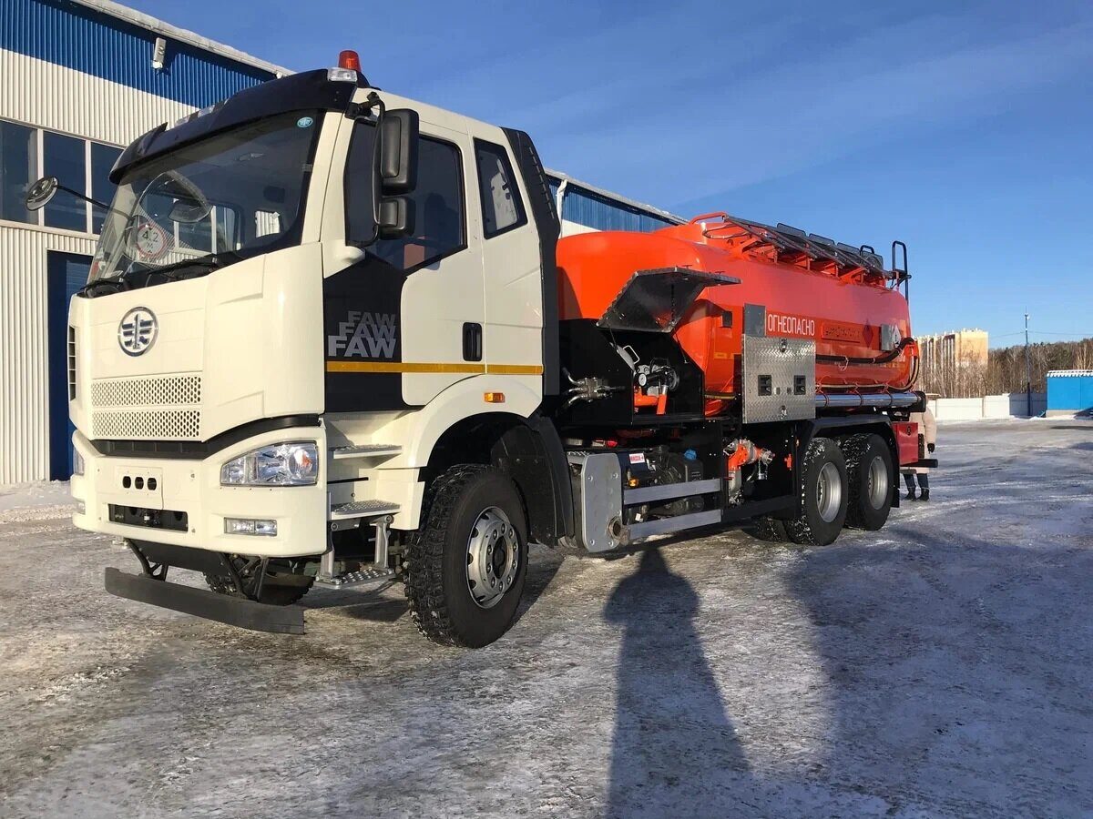 Автотопливозаправщик на шасси FAW CA3250 (6x6)