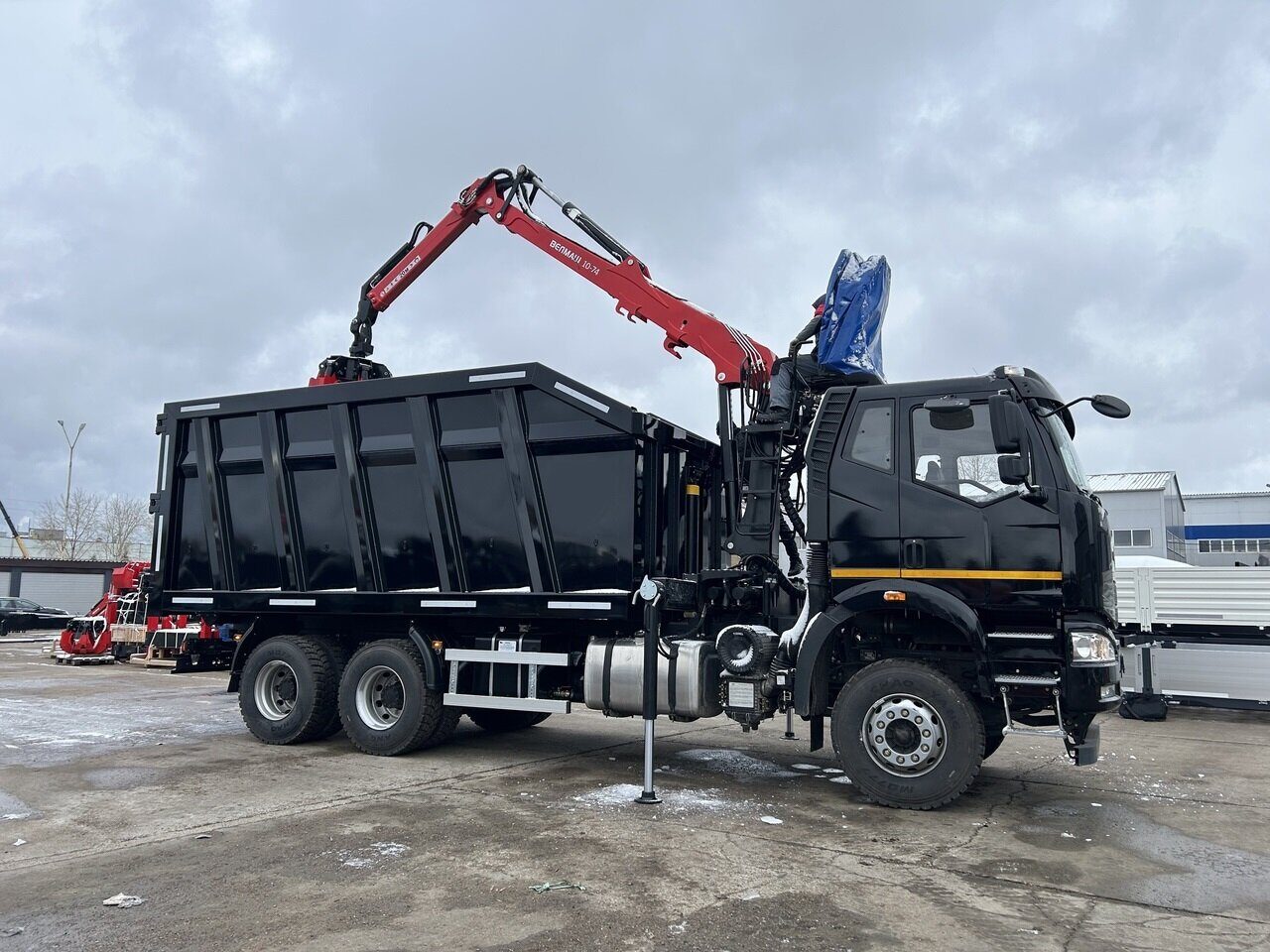 Ломовоз на базе FAW CA3250 (6x4) с КМУ ВМ10-74М