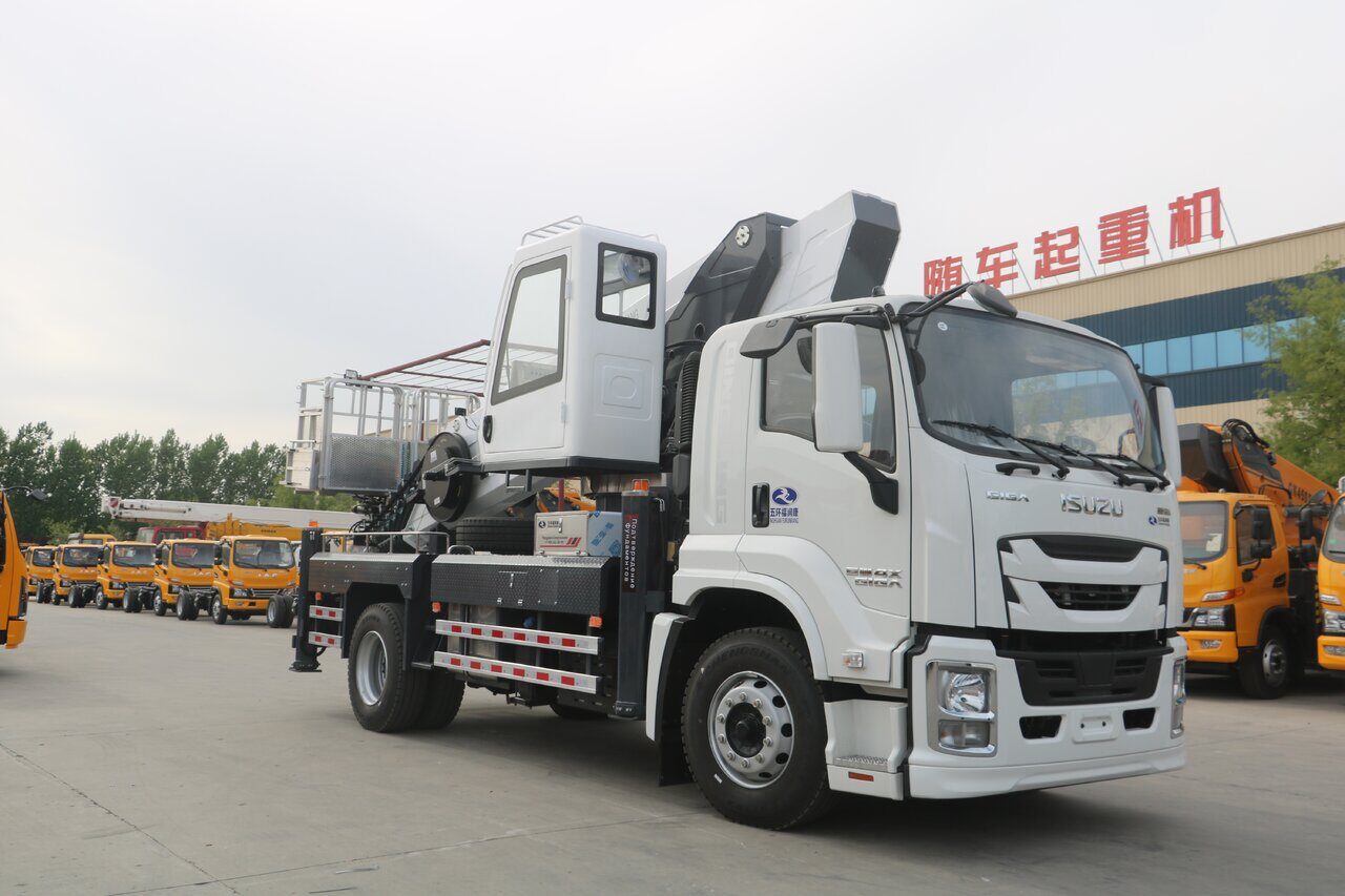 Автовышка GKS45 (45 метров) на базе ISUZU GIGA