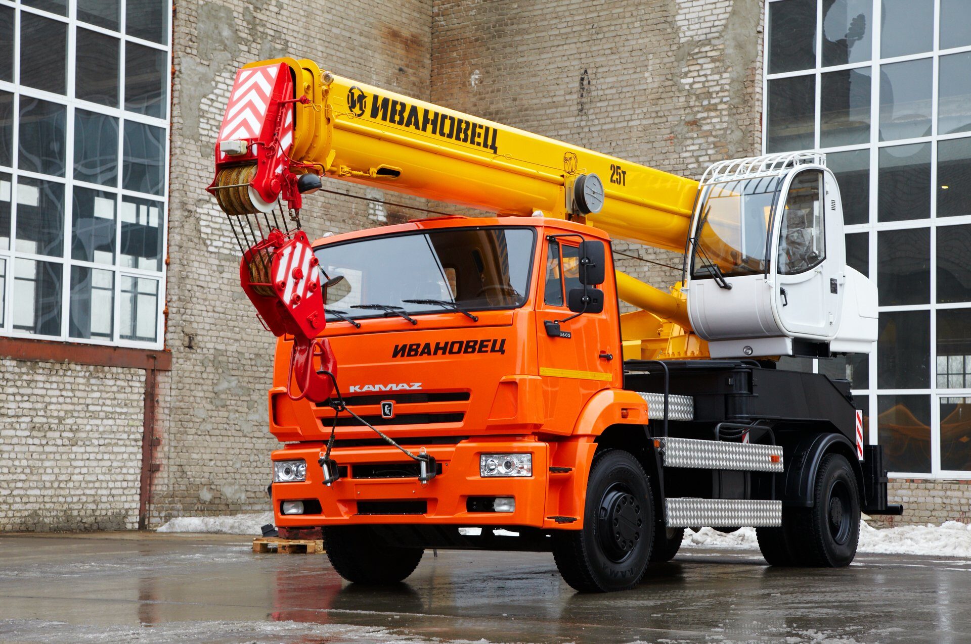 Автокран Ивановец КС-55744