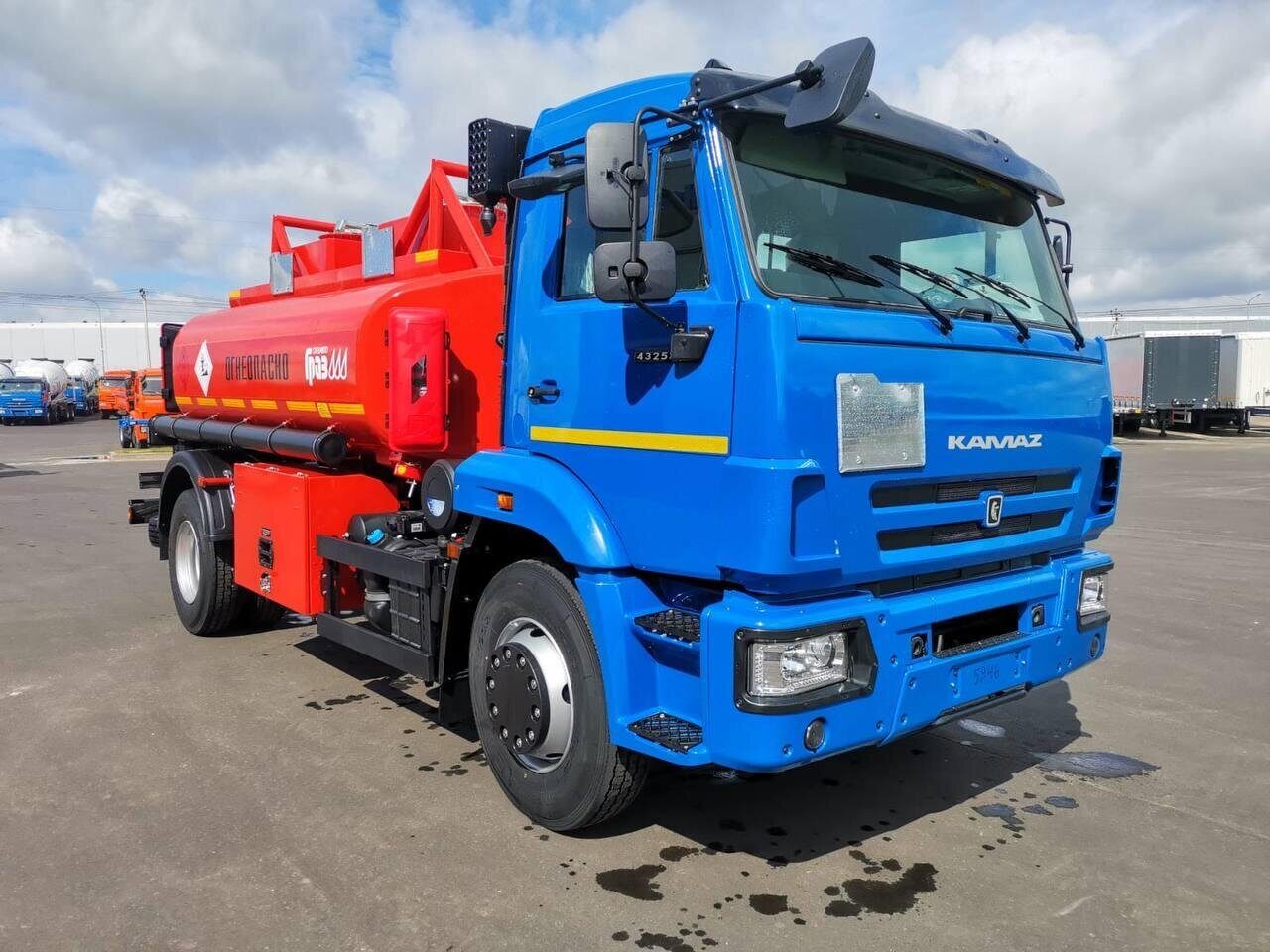 Топливозаправщик (бензовоз) АТЗ 8,6 м3 на шасси КАМАЗ 43253