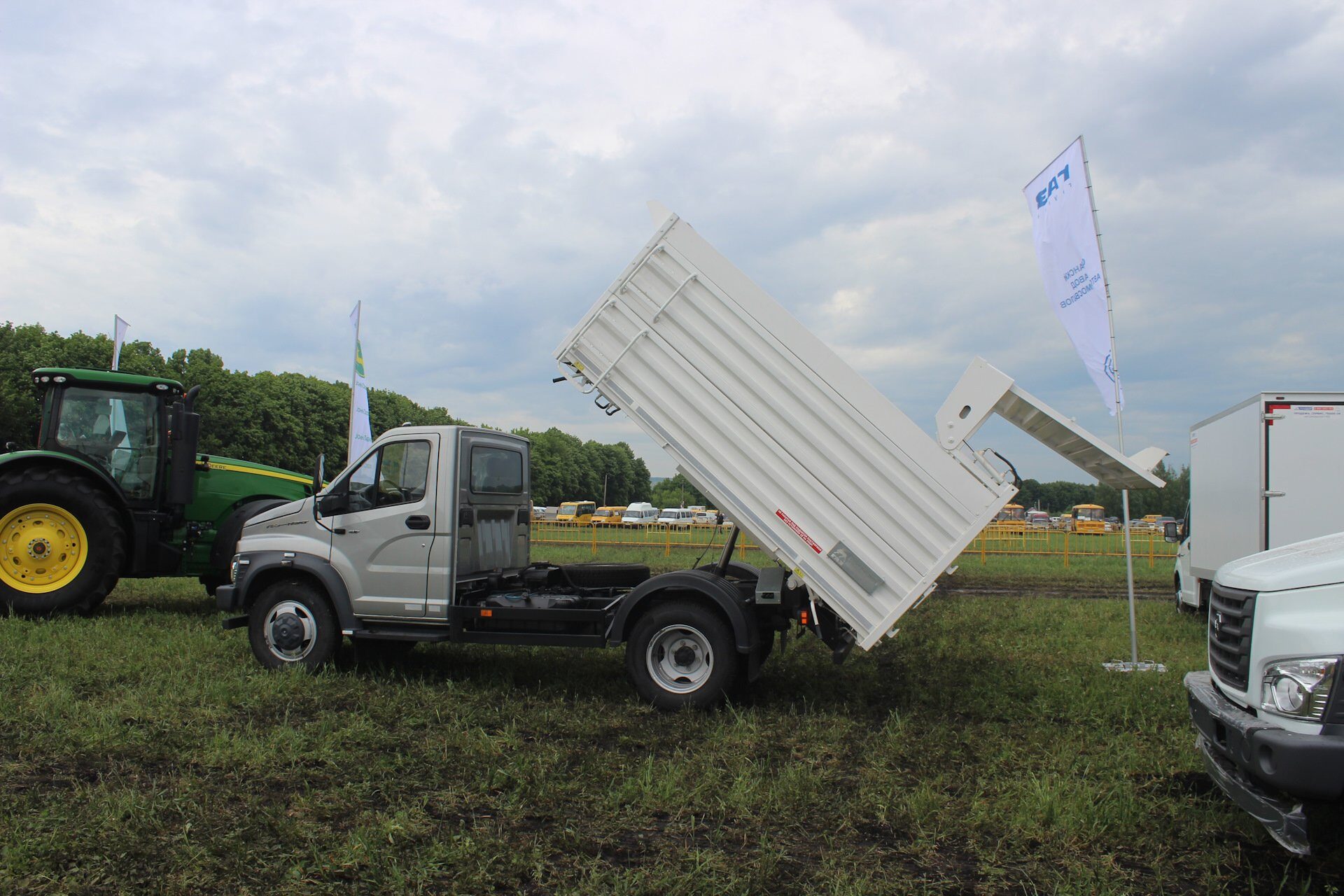 Самосвал ГАЗ-САЗ-25072-30