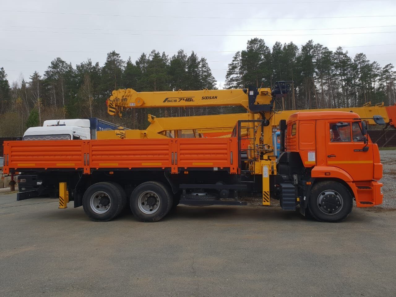 Бортовой КАМАЗ-65115 с КМУ Soosan SCS746L