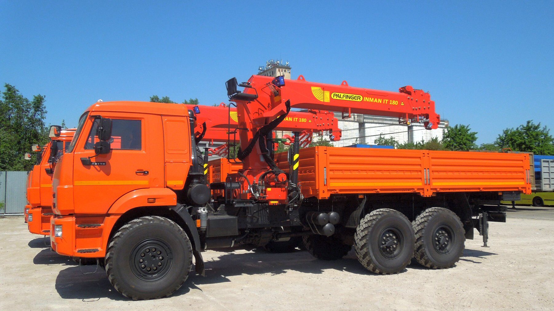 Бортовой КАМАЗ-43118 с КМУ Инман IT-180