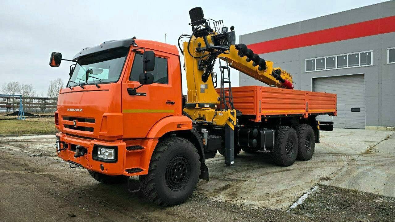 Бортовой КАМАЗ-43118 с КМУ XCMG QQS200-6 с буром