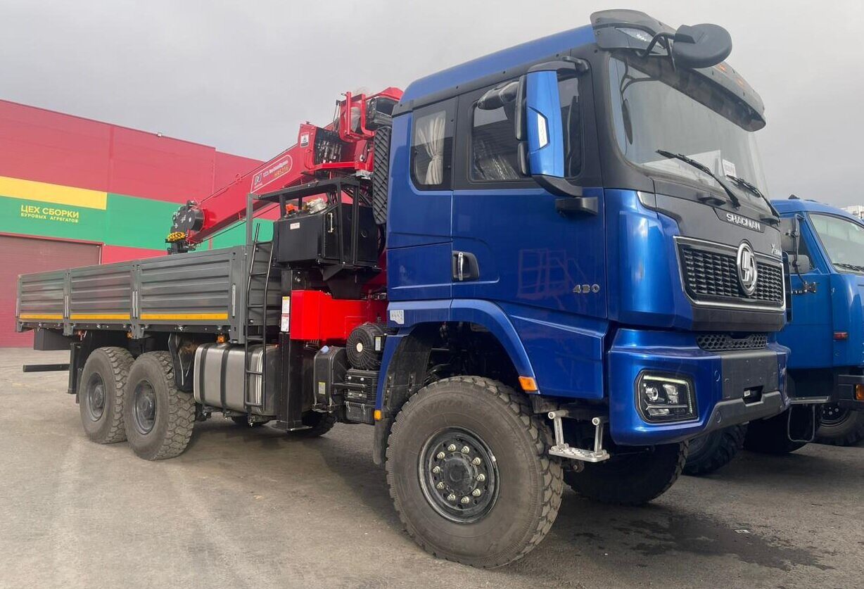 Бортовой Shacman X3000 (6x6) c КМУ Horyong HRS216