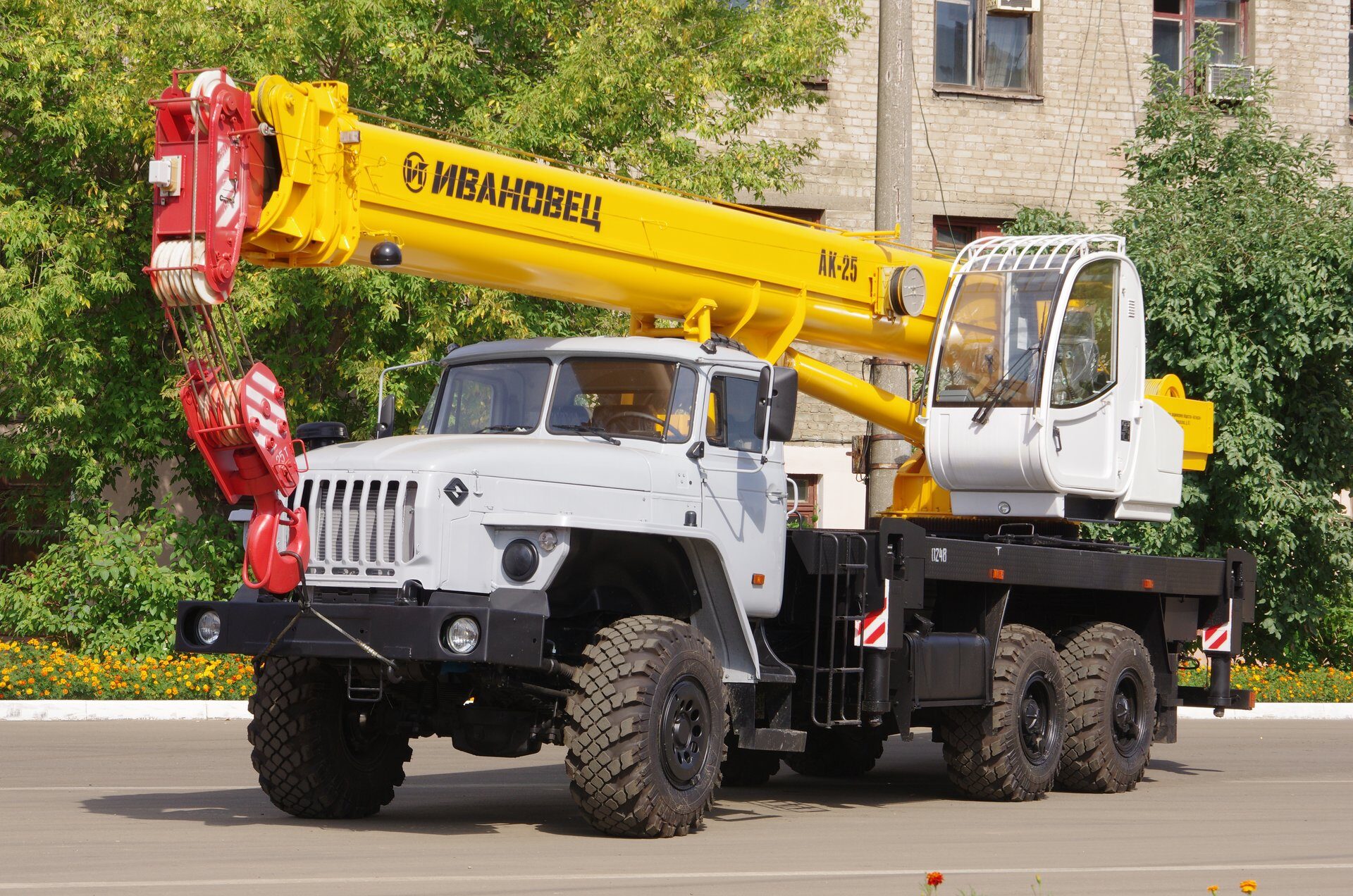 Автокран Ивановец КС-45717-1Р