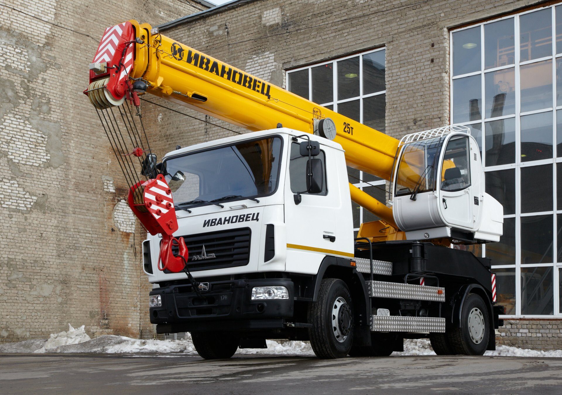 Автокран Ивановец КС-55744-1