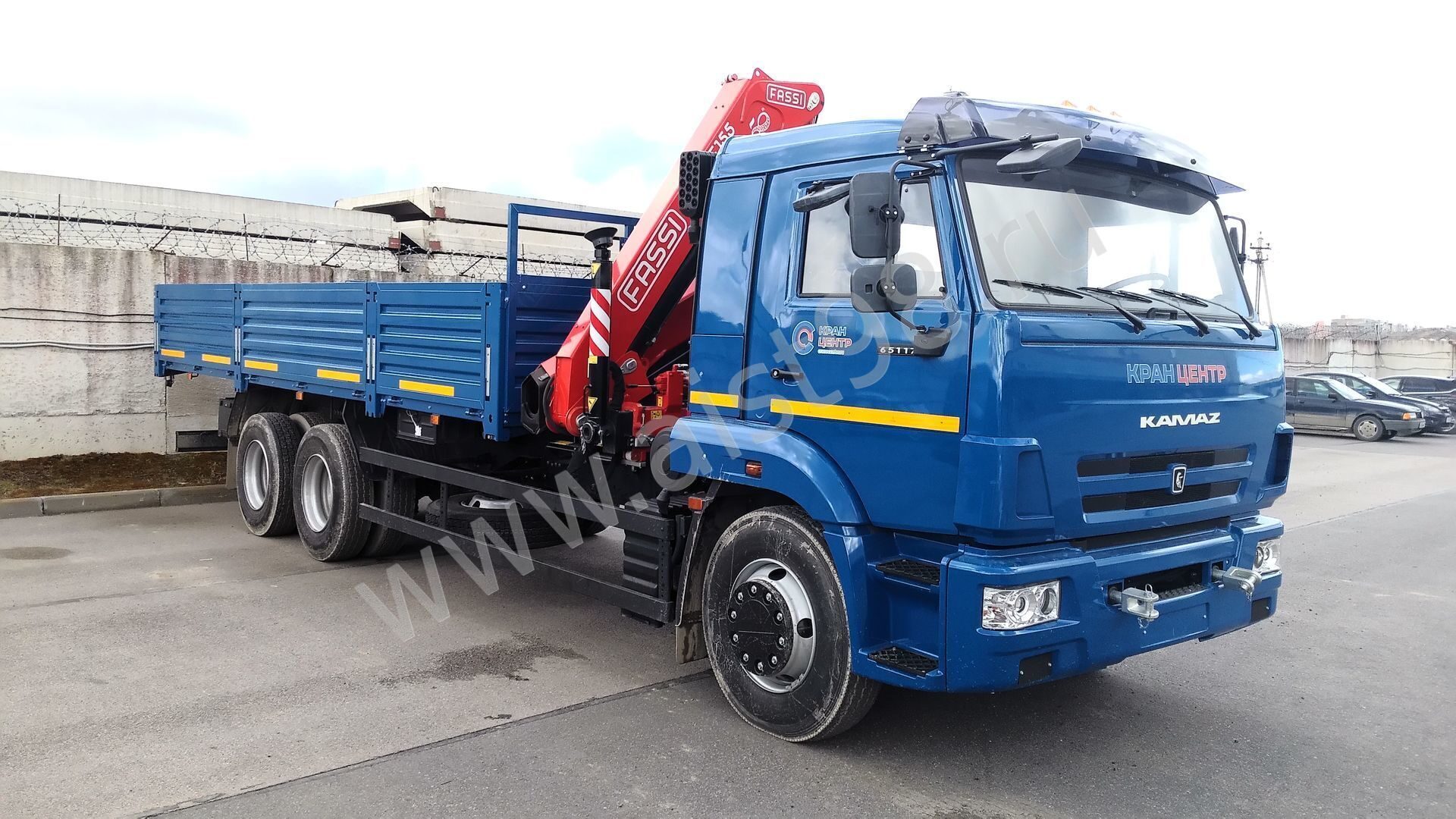 Бортовой КАМАЗ-65117 с КМУ Fassi F155A.0.22