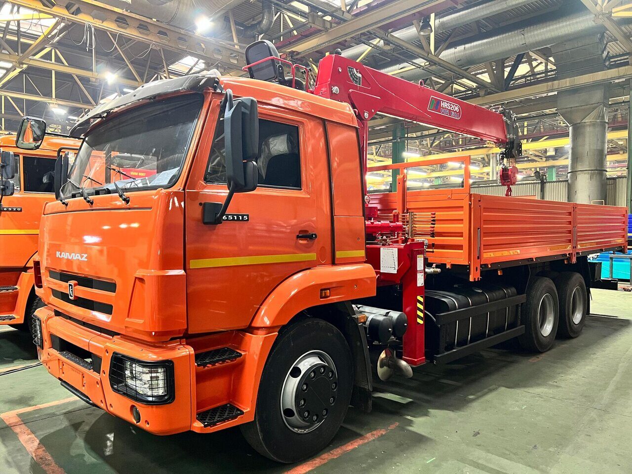 Бортовой КАМАЗ-65115 c КМУ Horyong HRS206