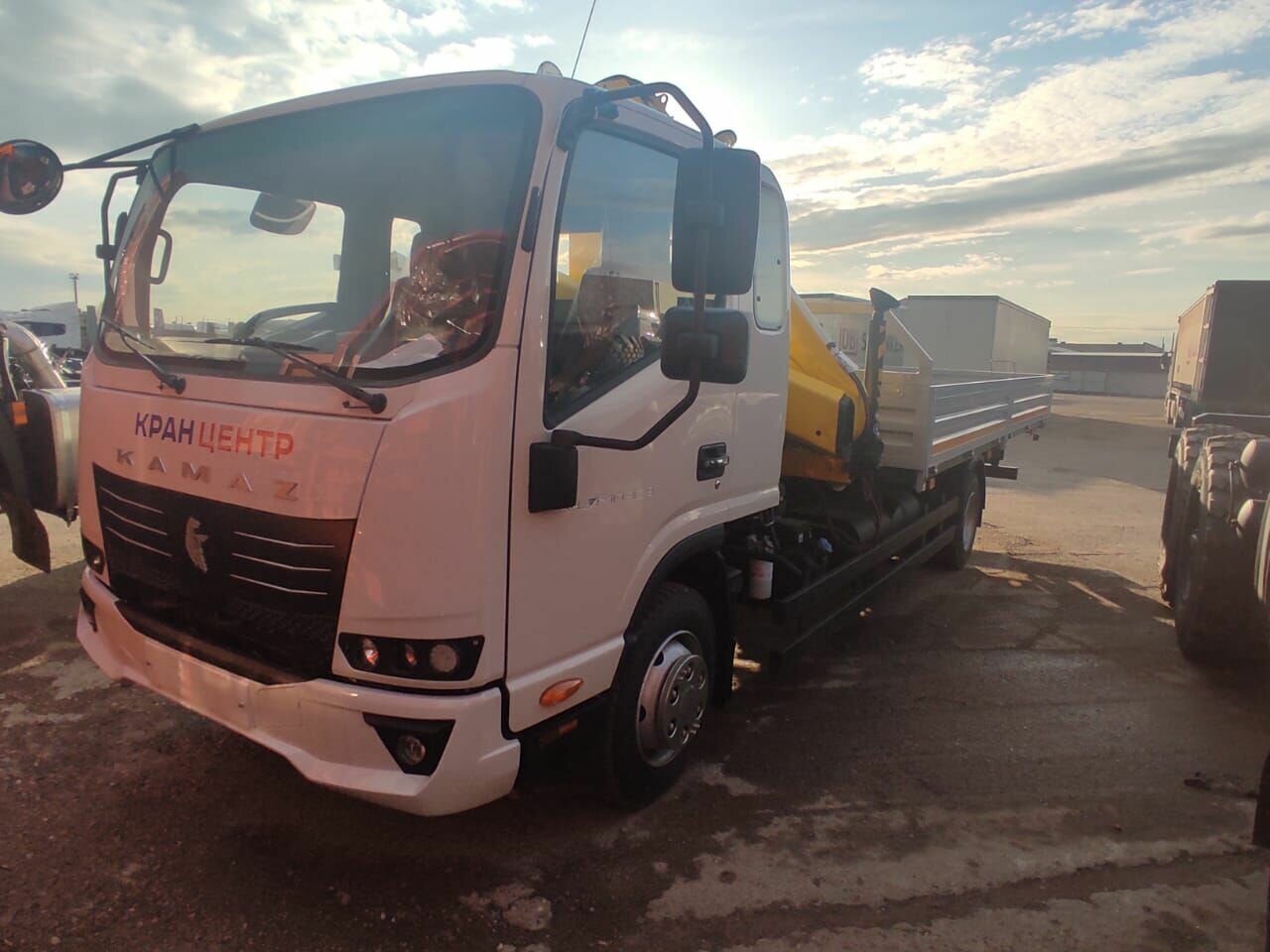Бортовой КАМАЗ-Компас (КАМАЗ-43089) с КМУ Hyva HB80E2